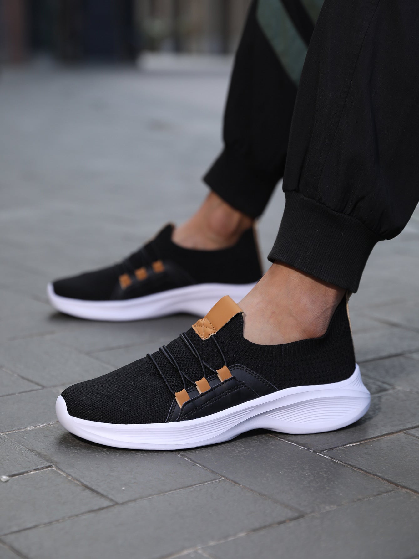 Mesh Surface Student Travel Shoes Flyknit Comfortable Lightweight Soft Sole