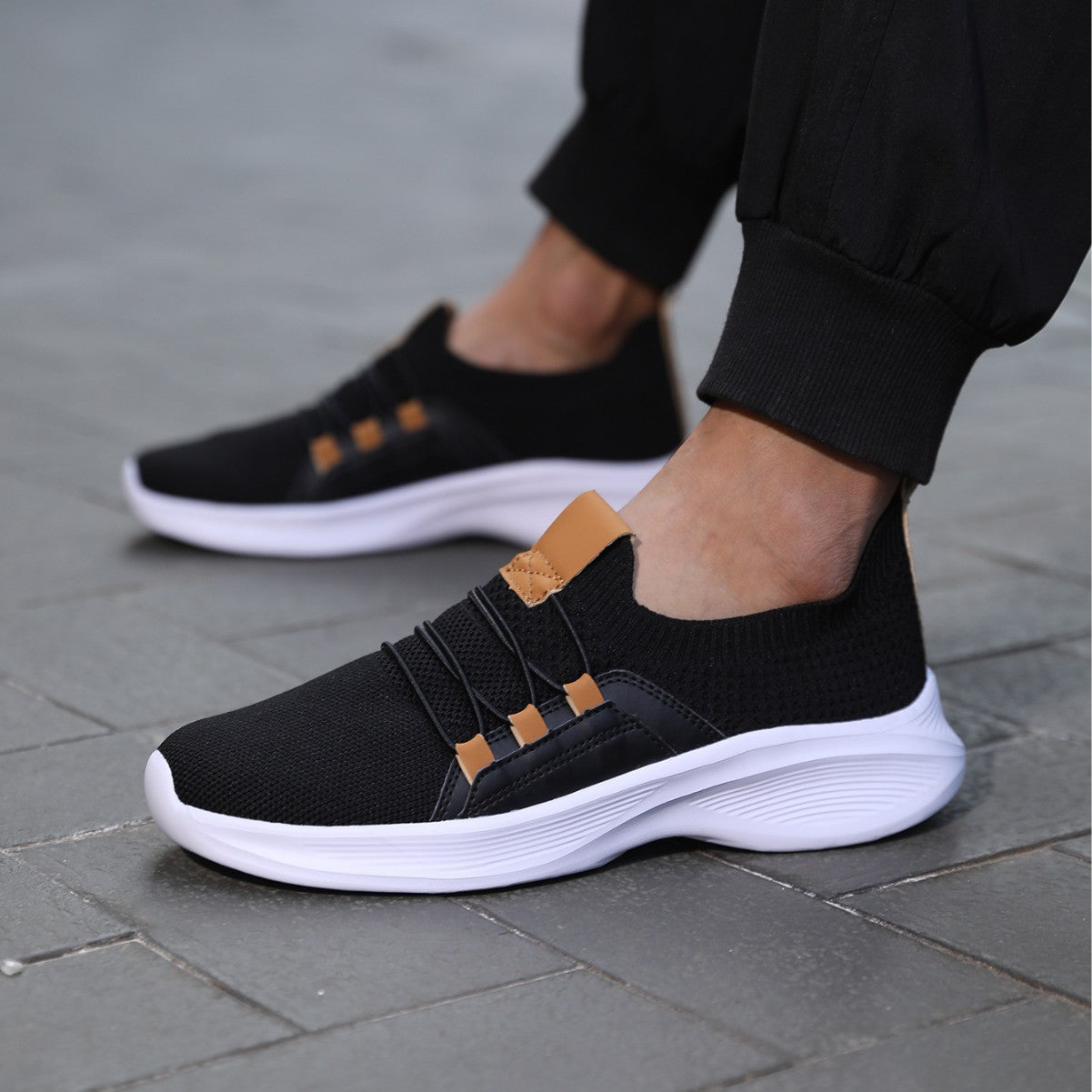 Mesh Surface Student Travel Shoes Flyknit Comfortable Lightweight Soft Sole