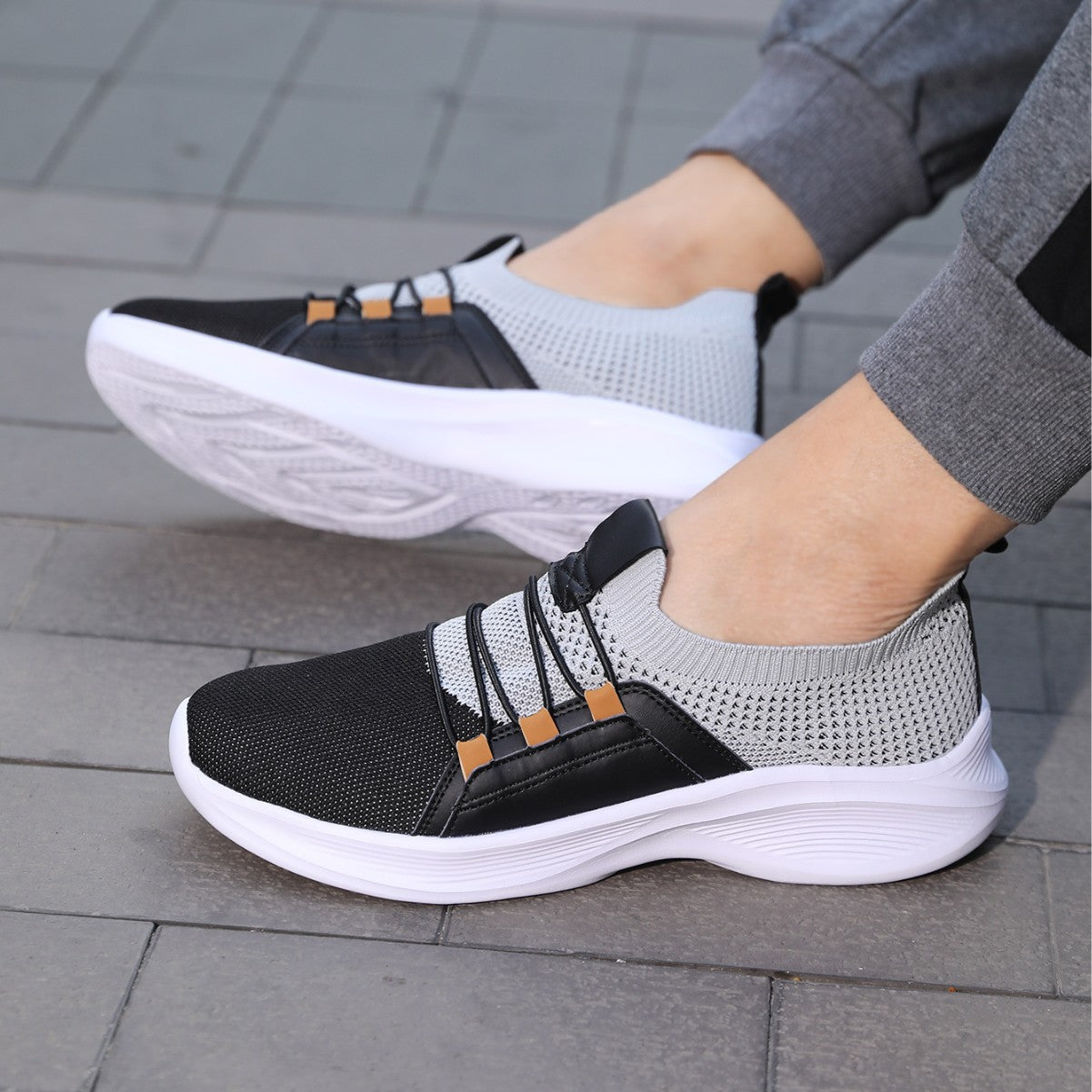 Mesh Surface Student Travel Shoes Flyknit Comfortable Lightweight Soft Sole