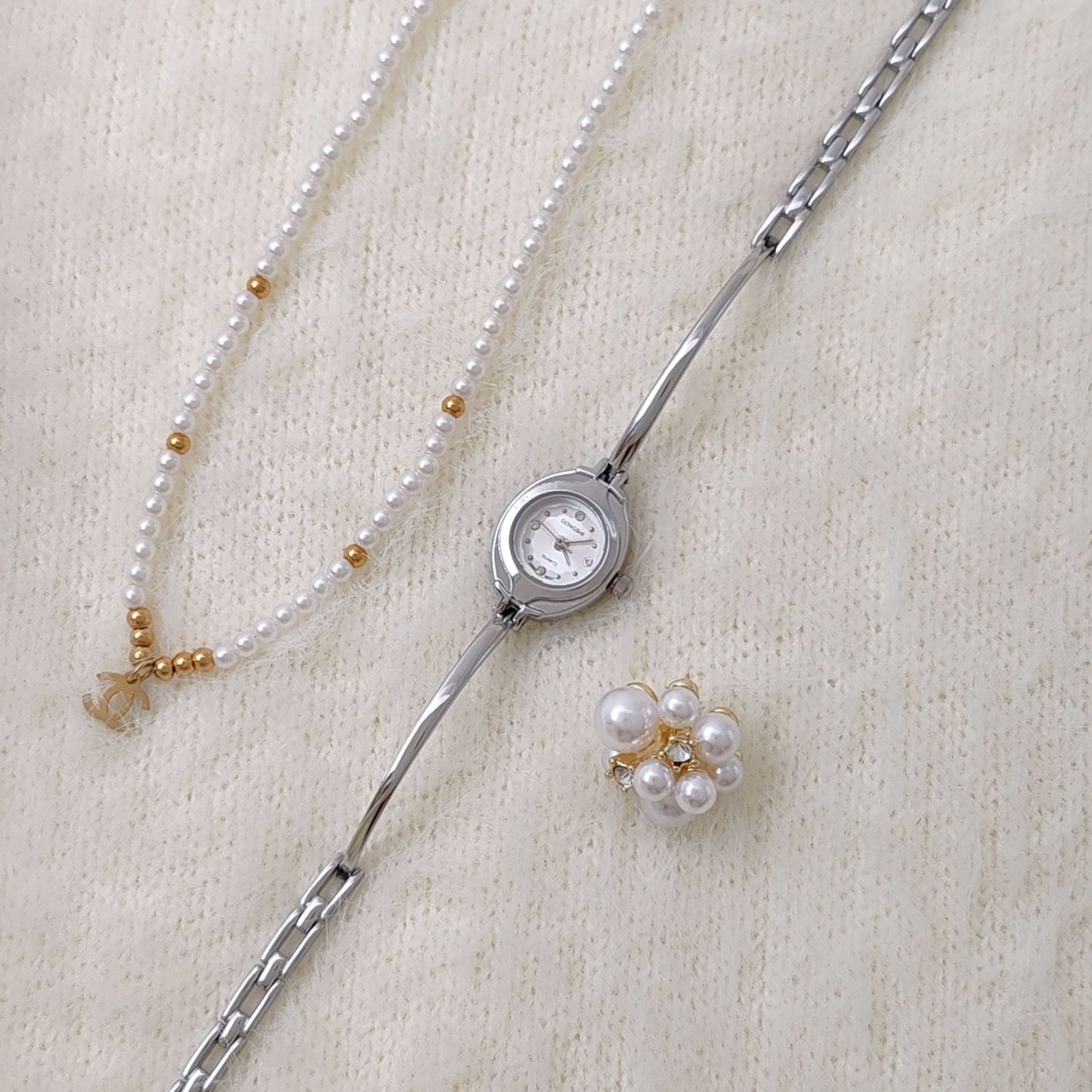 Small Bracelet Women's Watch Simple Good-looking Quartz Watch Dujana147