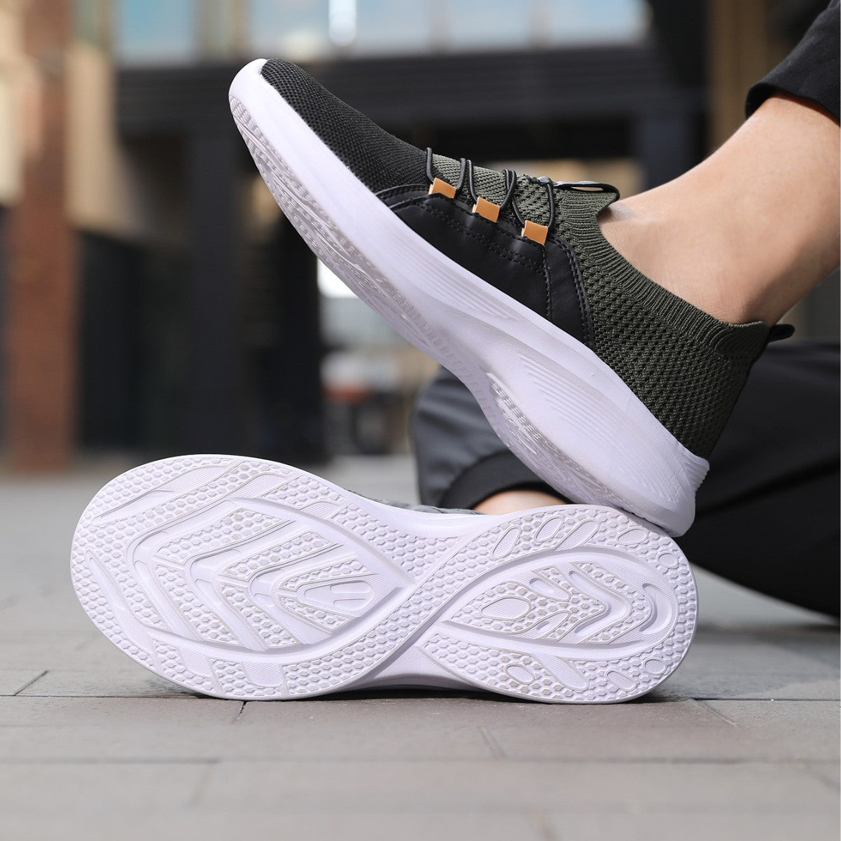 Mesh Surface Student Travel Shoes Flyknit Comfortable Lightweight Soft Sole
