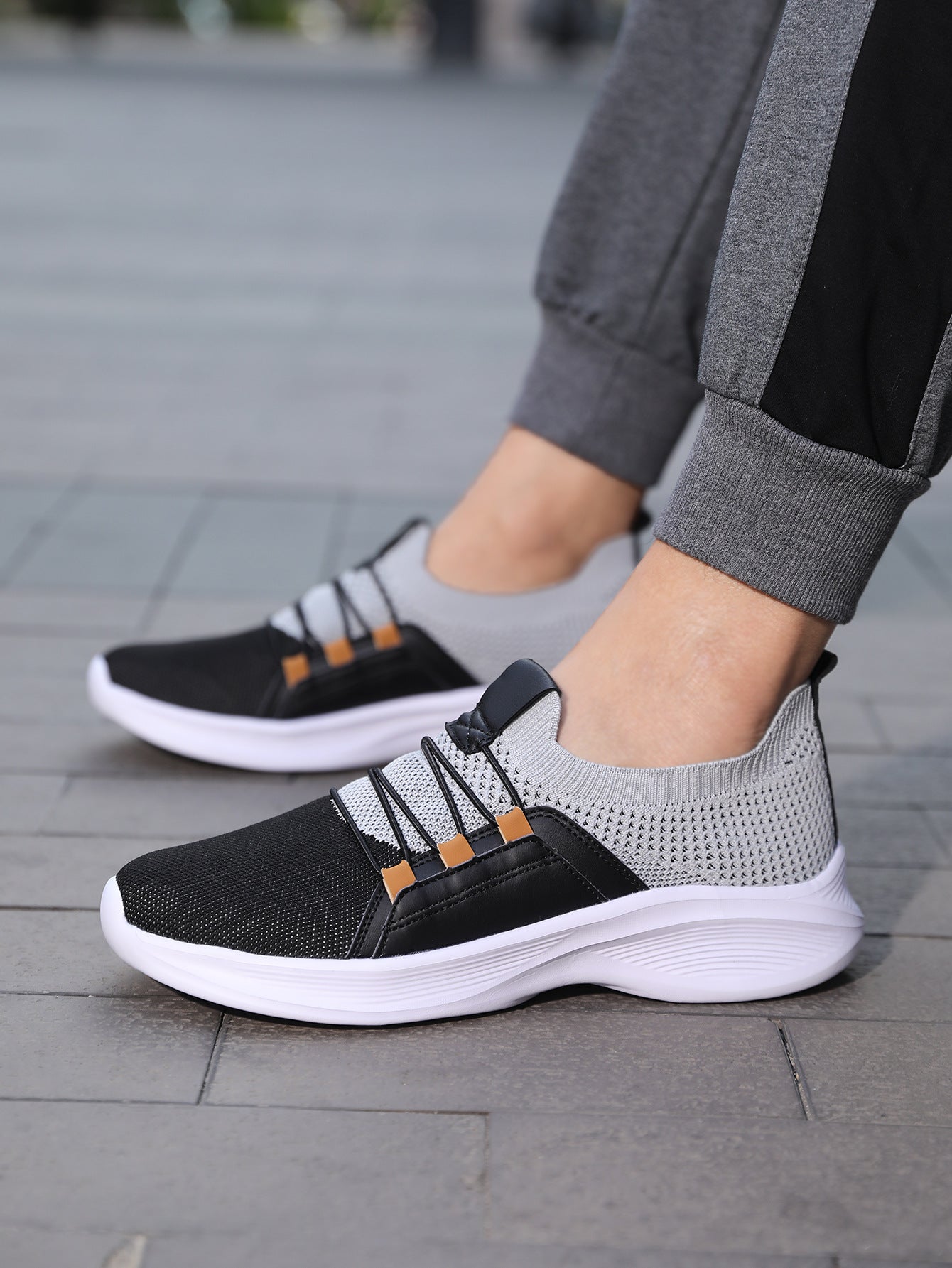 Mesh Surface Student Travel Shoes Flyknit Comfortable Lightweight Soft Sole