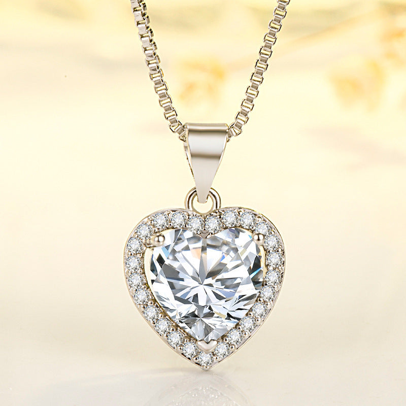 2023 New White Diamond Imitation Moissanite Heart Pendant Necklace Fashion Collarbone Necklace For Girlfriend Jewellery Gift Dujana147